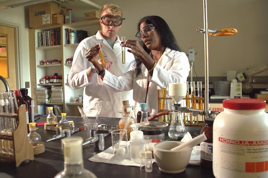 Kumpaty Hephzibah, left, with Robert Rider in the lab in 2019.